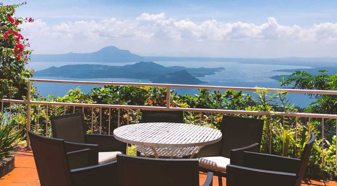 Shows an apartment balcony in an exotic country - Tips for living abroad