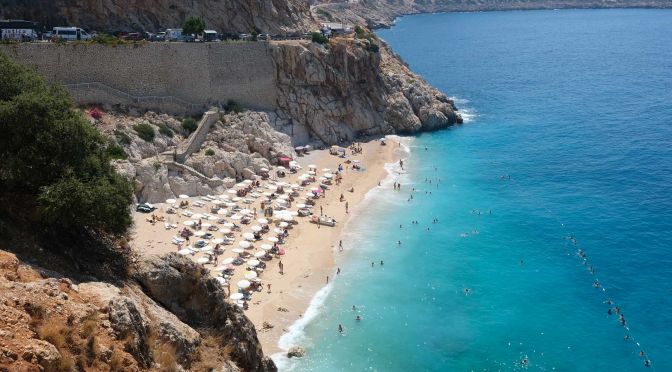 How to plan a holiday like a pro - Shows a turquoise water beach in Turkey