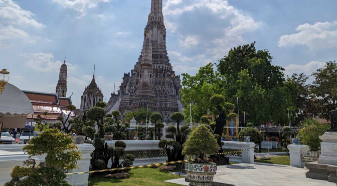 The best places to visit in Bangkok - Shows Wat Arun temple