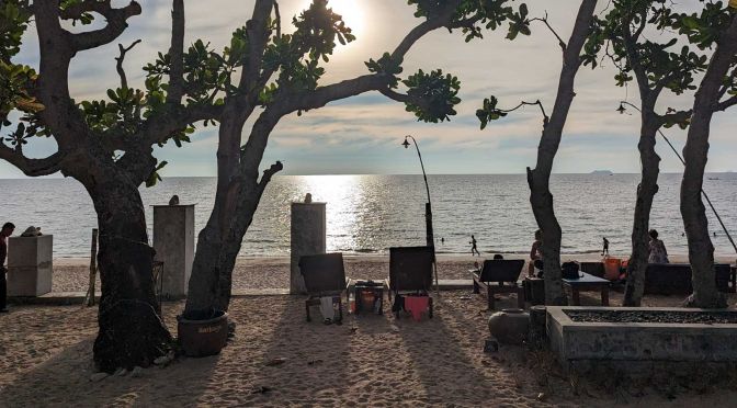 The best Koh Lanta restaurants - Long Beach. Shows the beach at sunset