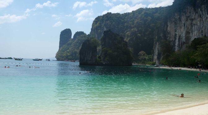 The best places to visit in Krabi - Shows a beautiful beach on Hong Island