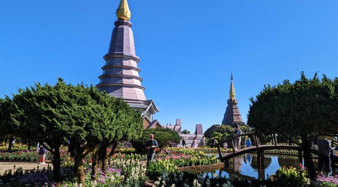 Thailand travel tips - Shows a beautiful pagoda in Chiang Mai