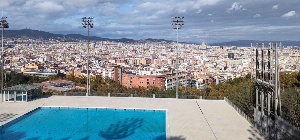 shows a rooftop pool in Barcelona - Cheap places to stay in Barcelona