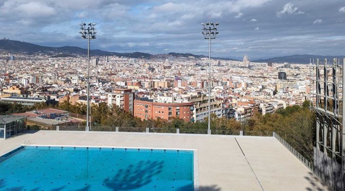 shows a rooftop pool in Barcelona - Cheap places to stay in Barcelona